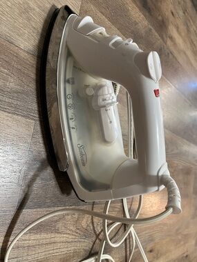 Sunbeam White and Silver Steam Iron